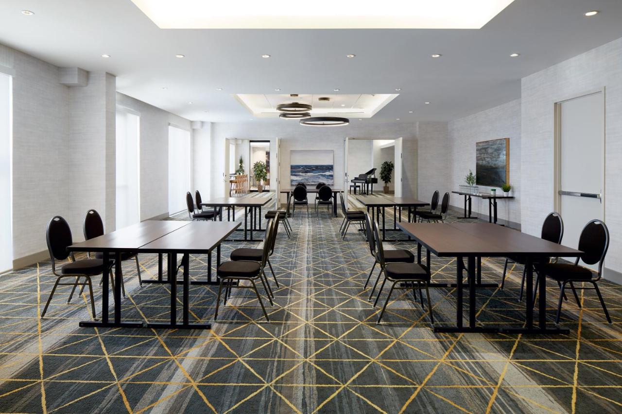 Holiday Inn & Suites Montreal Airport By Ihg Dorval Exterior foto