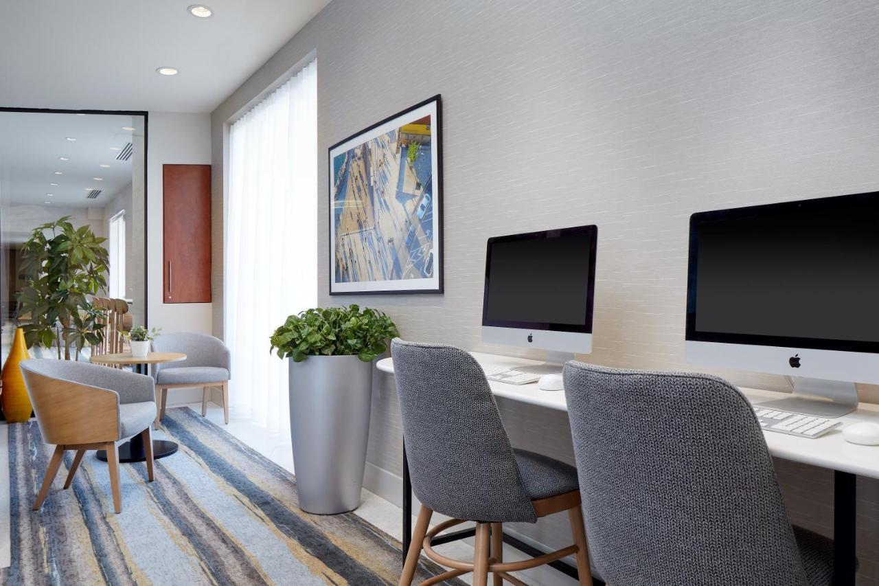 Holiday Inn & Suites Montreal Airport By Ihg Dorval Exterior foto