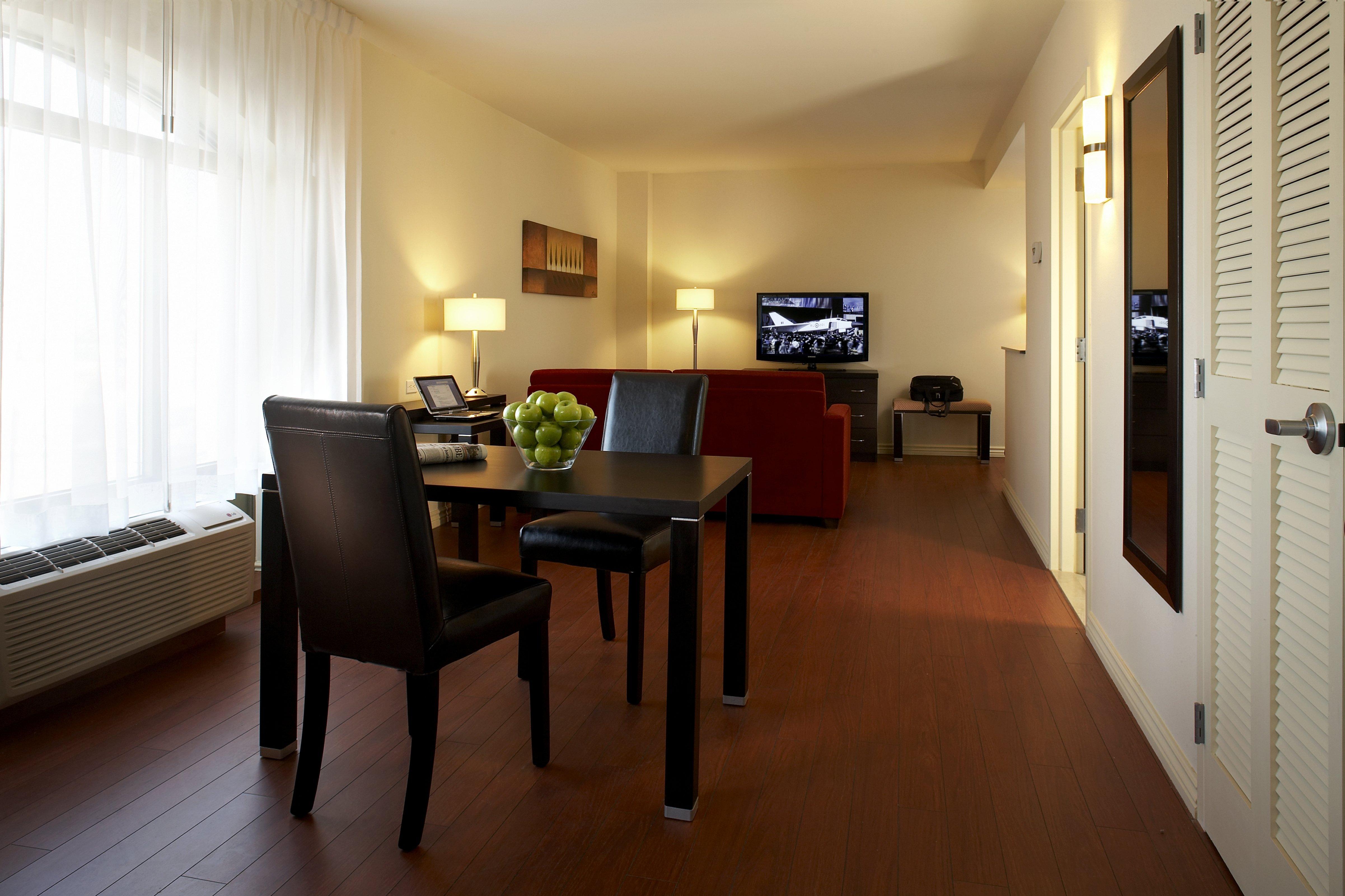 Holiday Inn & Suites Montreal Airport By Ihg Dorval Exterior foto