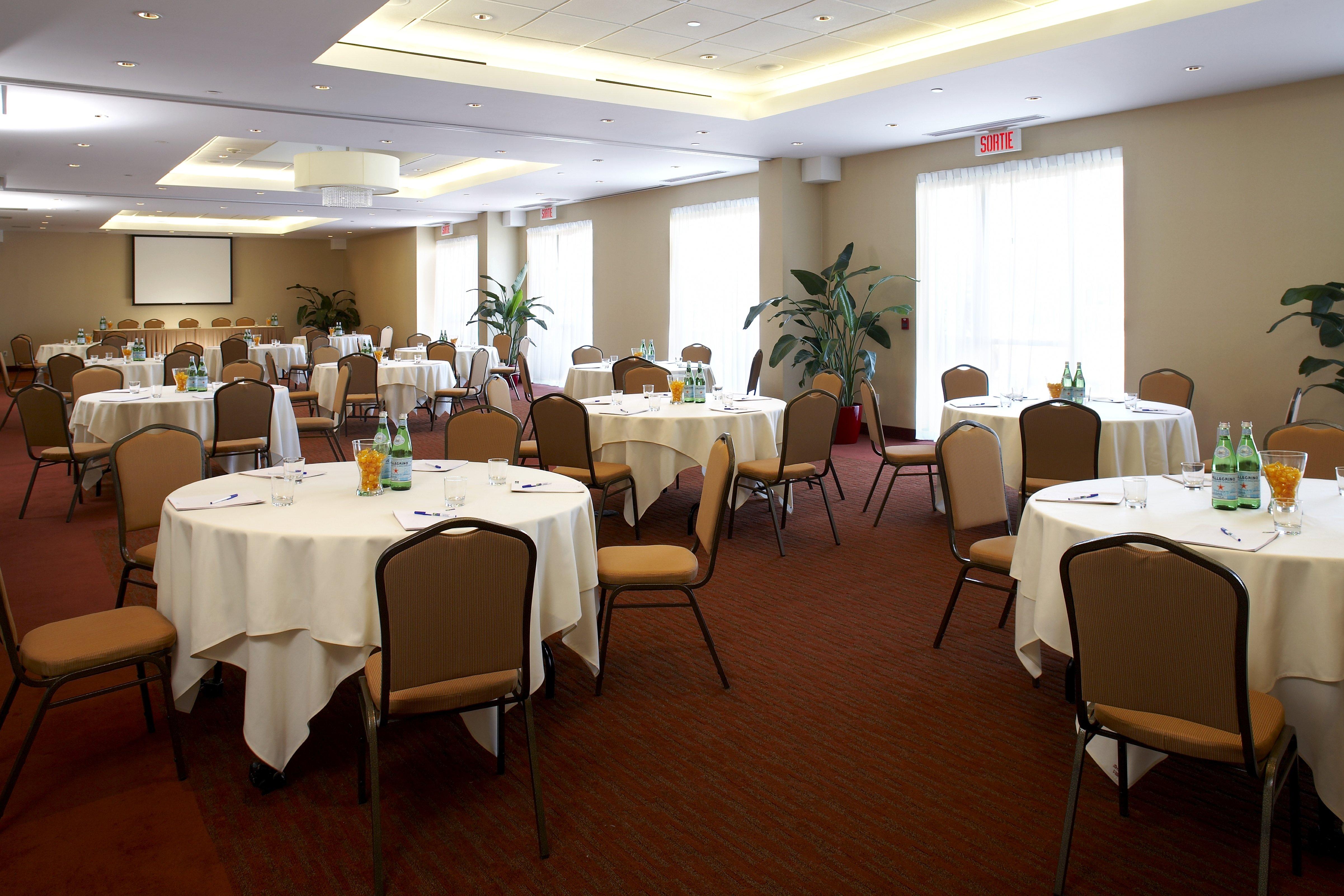 Holiday Inn & Suites Montreal Airport By Ihg Dorval Exterior foto
