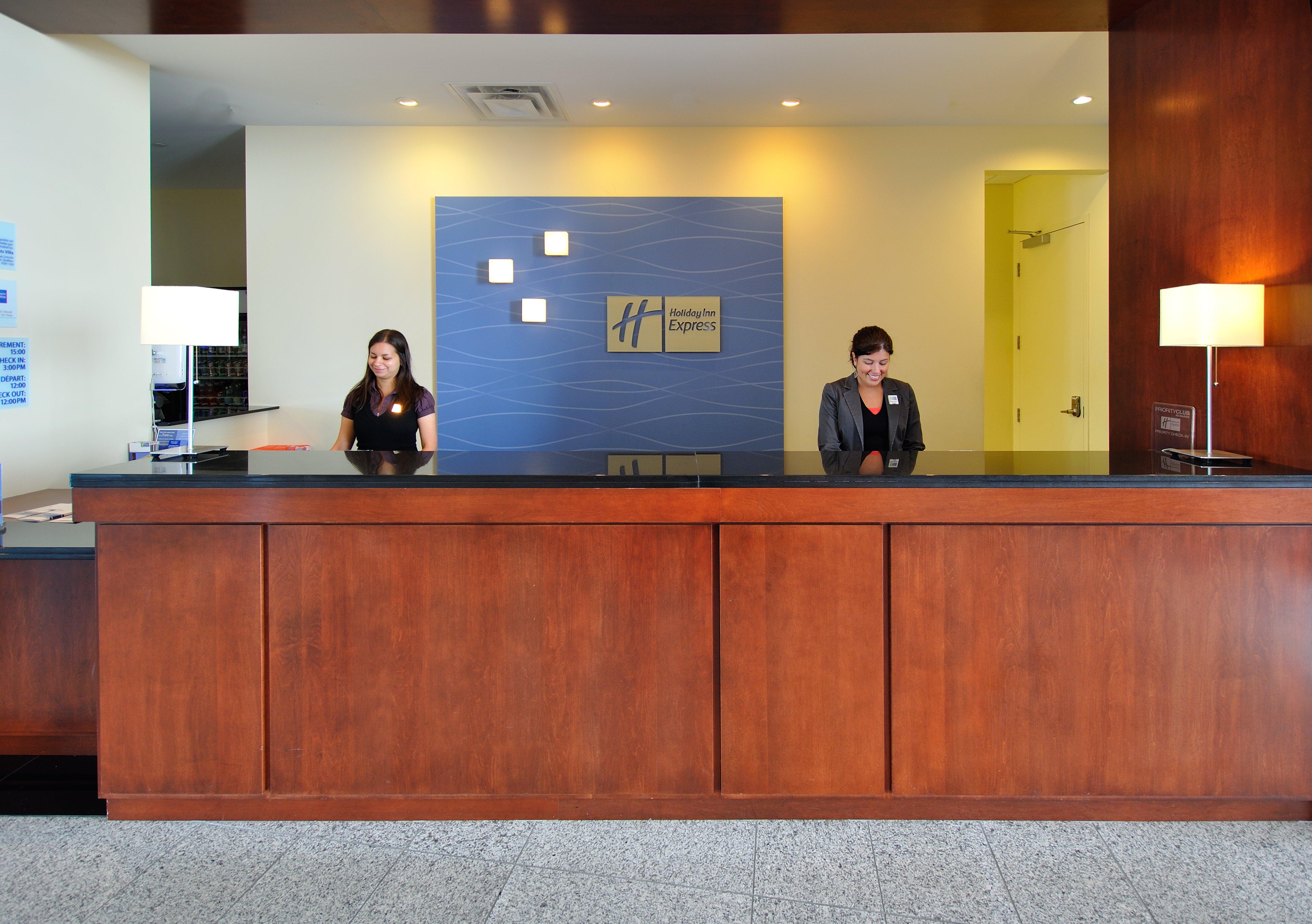 Holiday Inn & Suites Montreal Airport By Ihg Dorval Exterior foto