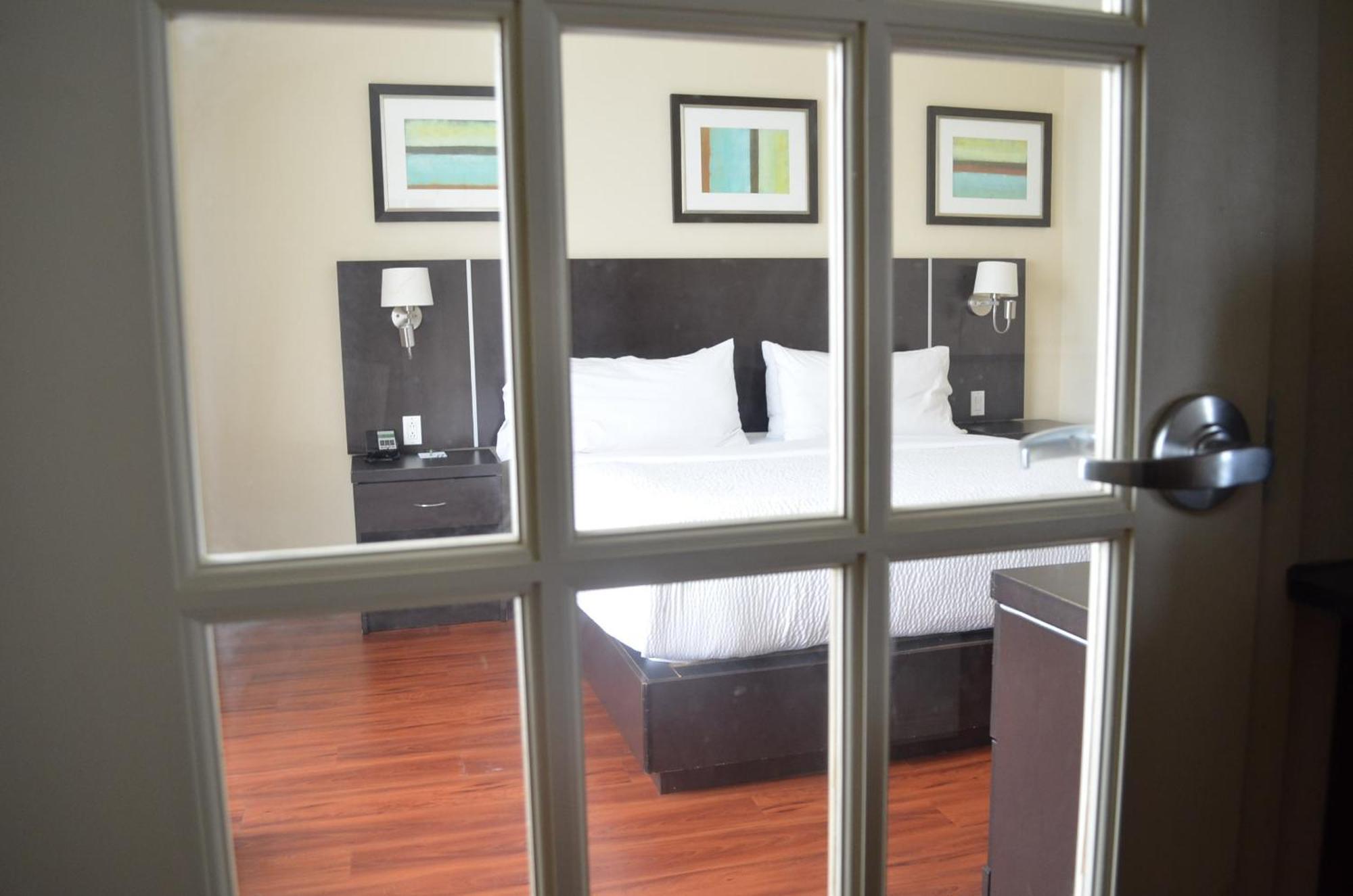 Holiday Inn & Suites Montreal Airport By Ihg Dorval Exterior foto